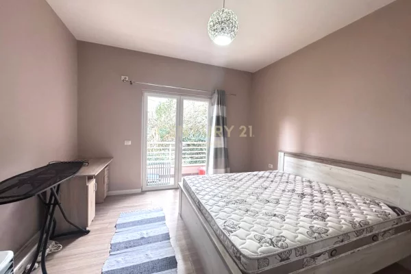 Shtepi ne shitje Apartament ne Tirane, 2+1, Mobilimi Pjeserisht e mobiluar, Pagesa 240,000  Euro.
