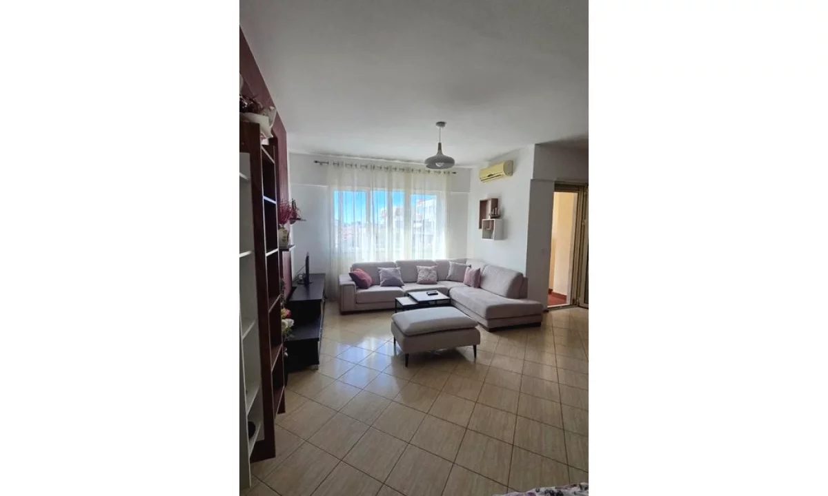 Shtepi me qera Apartament ne Tirane, 2+1, Mobilimi Pjeserisht e mobiluar, Pagesa 780  Euro.