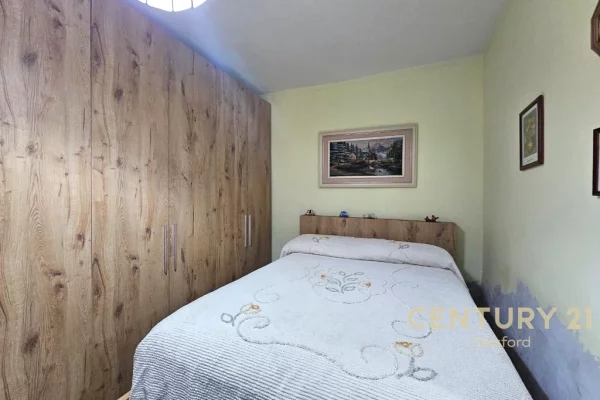 Shtepi ne shitje Apartament ne Tirane, 1+1, Mobilimi Pjeserisht e mobiluar, Pagesa 115,000  Euro.