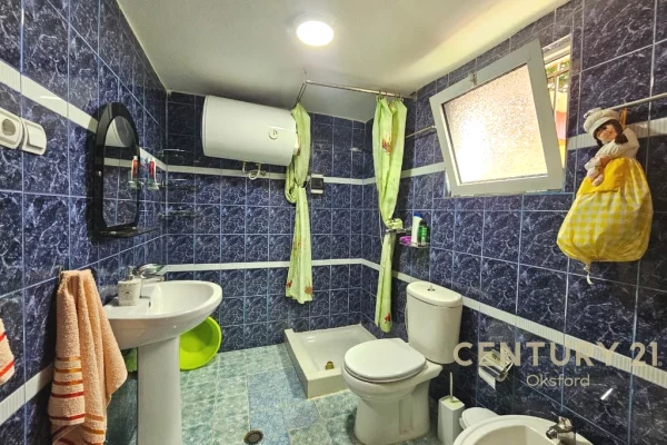Shtepi ne shitje Apartament ne Tirane, 1+1, Mobilimi Pjeserisht e mobiluar, Pagesa 115,000  Euro.