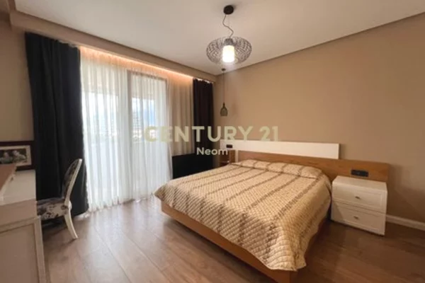 Shtepi me qera Penthose(kati i fundit panoramik) ne Tirane, 1+1, Mobilimi Pjeserisht e mobiluar, Pagesa 1,200  Euro.