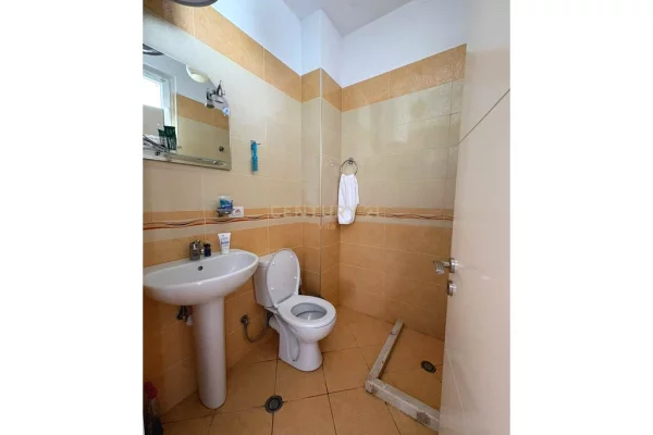 Shtepi ne shitje Apartament ne Tirane, 2+1, Mobilimi Pjeserisht e mobiluar, Pagesa 290,000  Euro.