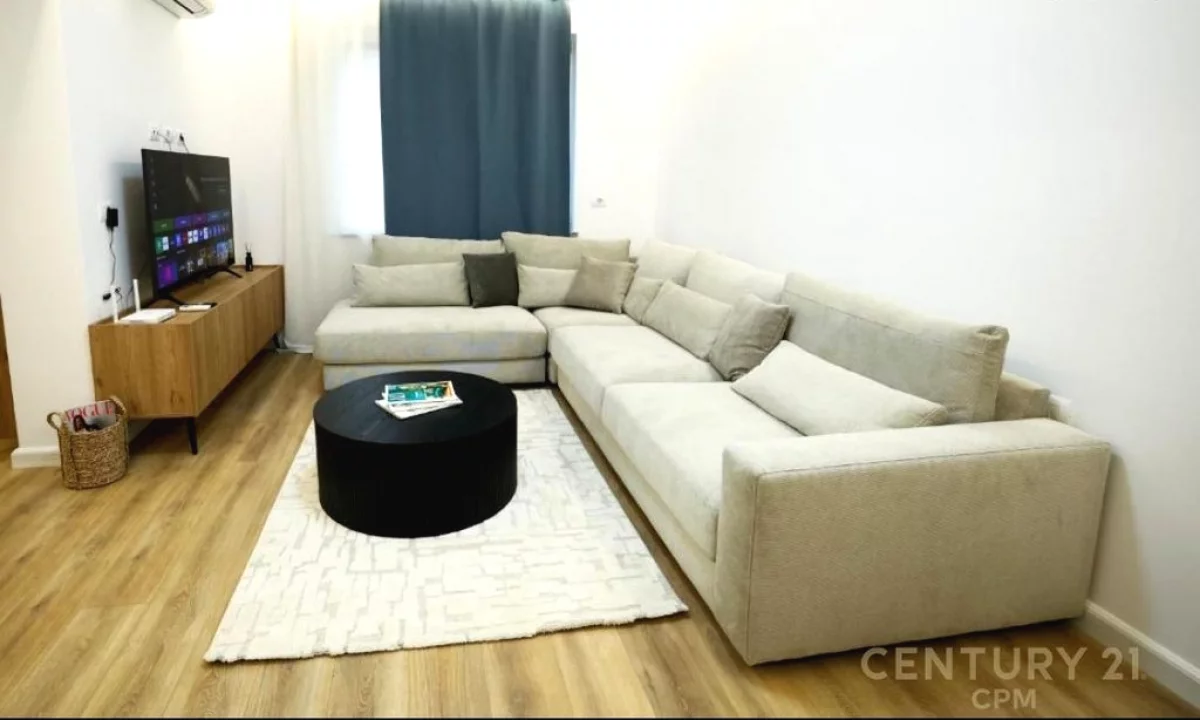 Shtepi me qera Apartament ne Tirane, 2+1, Mobilimi Pjeserisht e mobiluar, Pagesa 1,000  Euro.