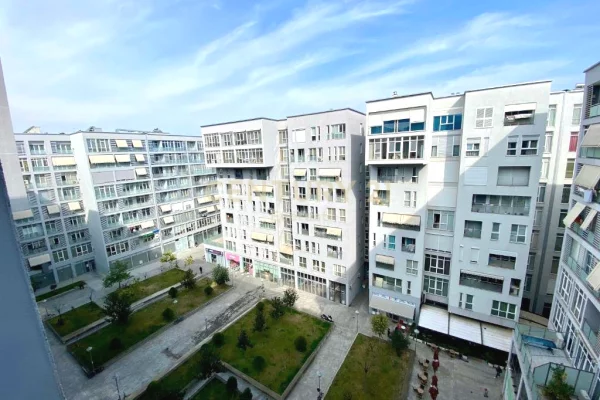 Ambient biznesi me qera 3+1 ne Tirane - 1,390 Euro