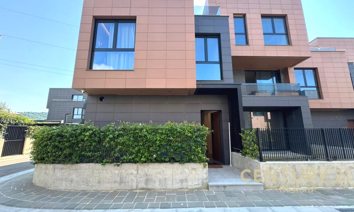 Shtepi me qera Apartament ne Tirane, 3+1, Mobilimi E mobiluar, Pagesa 5,000  Euro.