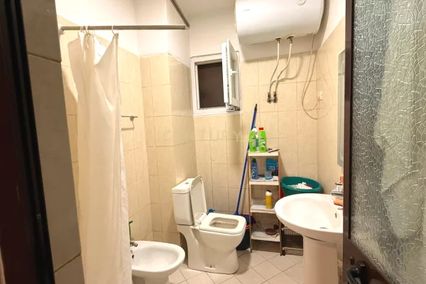 Shtepi ne shitje Apartament ne Durres, 1+1, Mobilimi Pjeserisht e mobiluar, Pagesa 70,000  Euro.