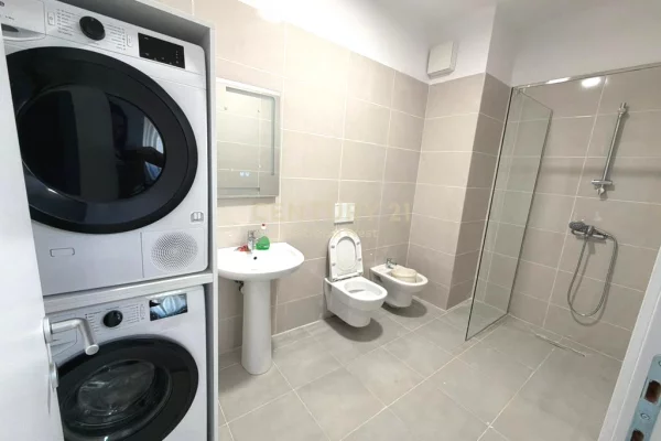 Shtepi me qera Apartament ne Tirane, 2+1, Mobilimi Pjeserisht e mobiluar, Pagesa 1,100  Euro.