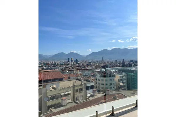 Shtepi ne shitje Vila Luksoze ne Tirane, 1+1, Mobilimi Pjeserisht e mobiluar, Pagesa 1,300,000  Euro.
