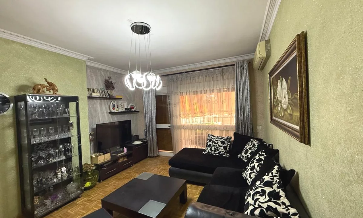 Shtepi ne shitje Apartament ne Tirane, 2+1, Mobilimi Pjeserisht e mobiluar, Pagesa 166,750  Euro.