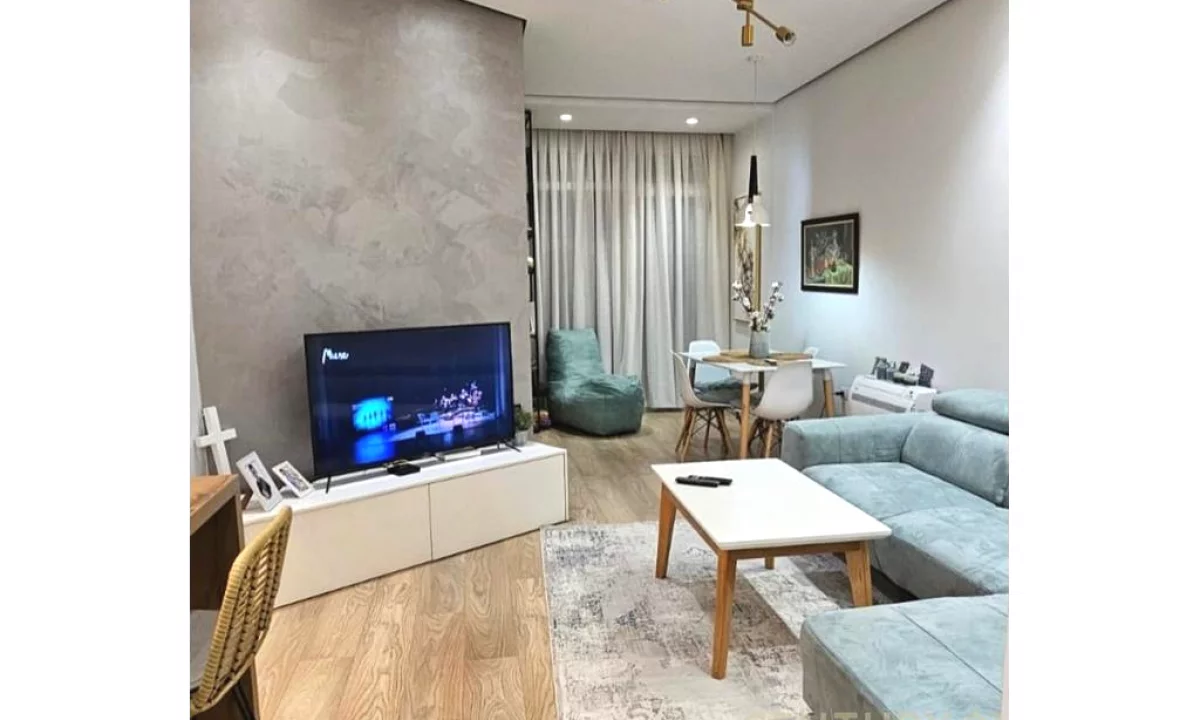 Shtepi me qera Apartament ne Tirane, 1+1, Mobilimi Pjeserisht e mobiluar, Pagesa 650  Euro.