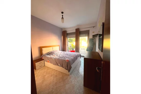 Shtepi me qera Apartament ne Tirane, 1+1, Mobilimi Pjeserisht e mobiluar, Pagesa 400  Euro.