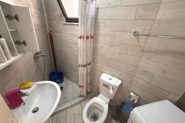 Shtepi me qera Apartament ne Tirane, 1+1, Mobilimi Pjeserisht e mobiluar, Pagesa 500  Euro.