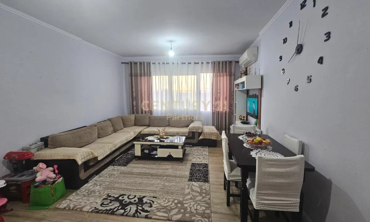 Shtepi ne shitje Apartament ne Tirane, 1+1, Mobilimi Pjeserisht e mobiluar, Pagesa 118,000  Euro.