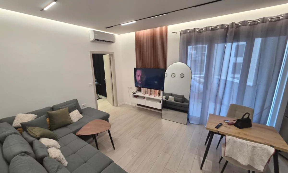 Shtepi me qera Apartament ne Tirane, 1+1, Mobilimi Pjeserisht e mobiluar, Pagesa 550  Euro.