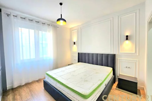 Shtepi me qera Apartament ne Tirane, 3+1, Mobilimi Pjeserisht e mobiluar, Pagesa 1,000  Euro.