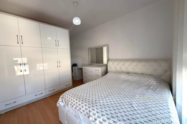 Shtepi me qera Apartament ne Tirane, 2+1, Mobilimi E mobiluar, Pagesa 650  Euro.