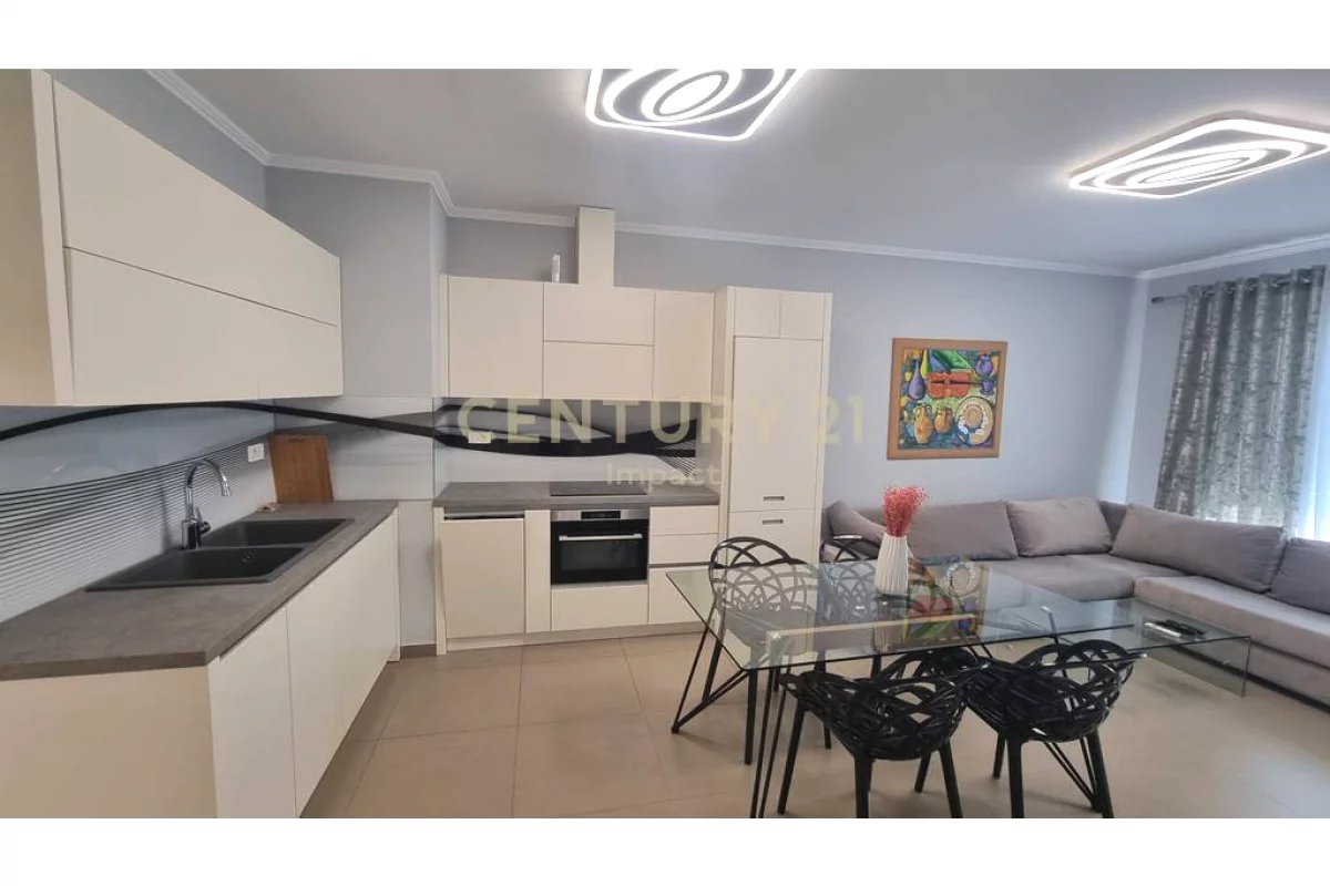 Shtepi me qera Apartament ne Tirane, 2+1, Mobilimi E mobiluar, Pagesa 1,700  Euro.
