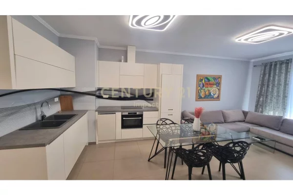 Shtepi me qera 2+1 ne Tirane - 1,700 Euro