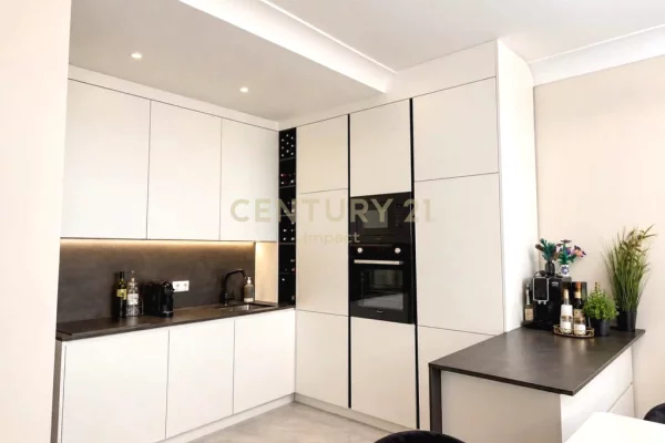 Shtepi ne shitje Apartament ne Tirane, 2+1, Mobilimi E mobiluar, Pagesa 370,000  Euro.