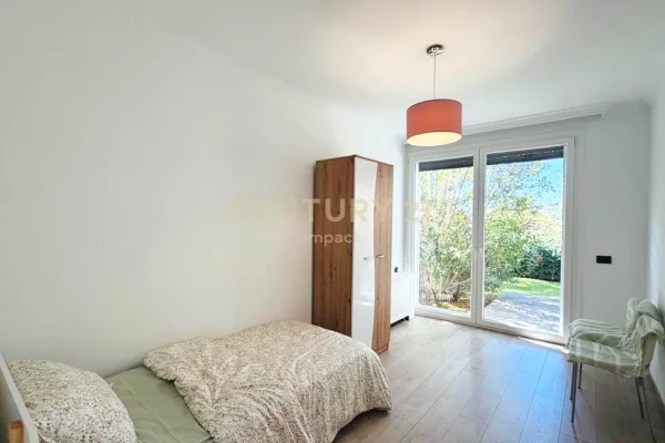 Shtepi me qera Vila Luksoze ne Tirane, 4+1, Mobilimi E mobiluar, Pagesa 2,500  Euro.