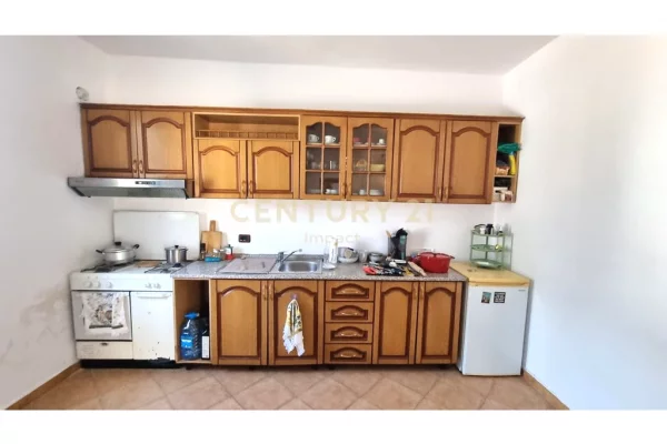Shtepi me qera Apartament ne Tirane, 2+1, Mobilimi E mobiluar, Pagesa 400  Euro.