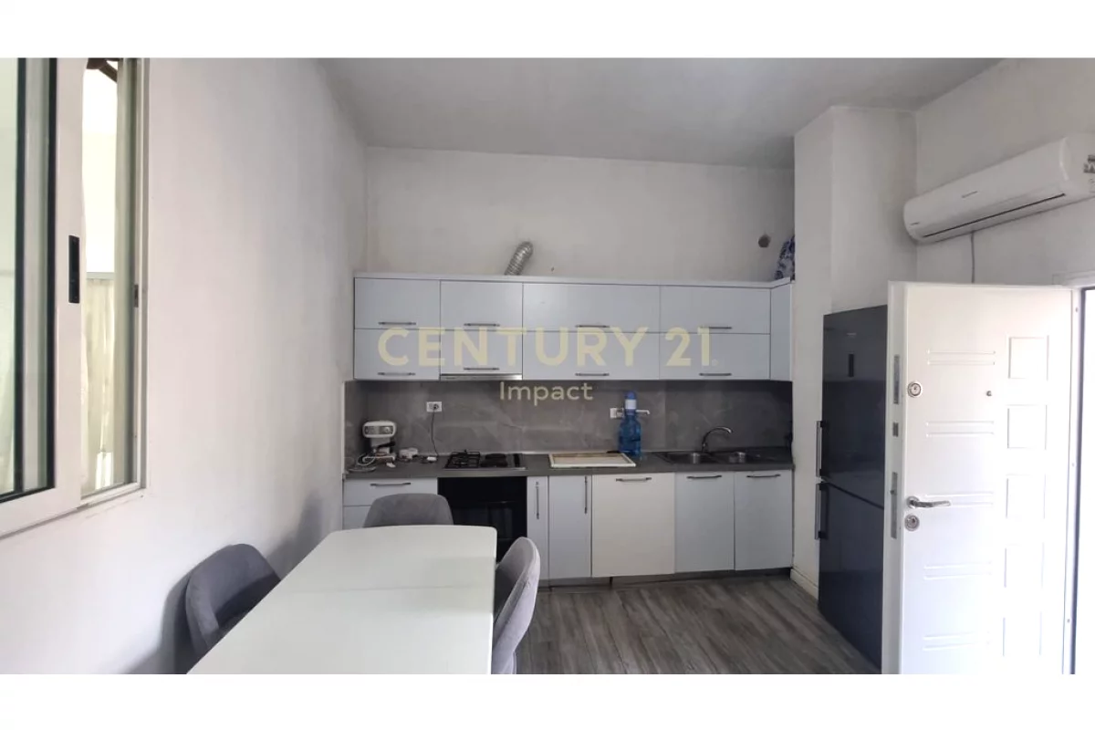 Shtepi ne shitje Apartament ne Tirane, 1+1, Mobilimi E mobiluar, Pagesa 86,000  Euro.
