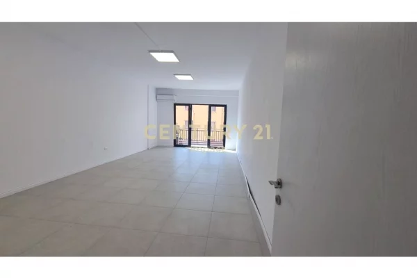 Shtepi me qera Apartament ne Tirane, 3+1, Mobilimi Bosh, pa mobiluar, Pagesa 80,000  Leke.