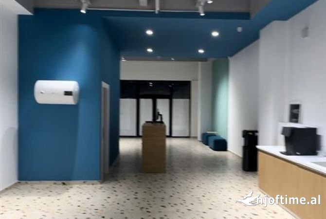 Ambiente Commerciale in Affitto 1+1 a Tirana - 1,500 Euro