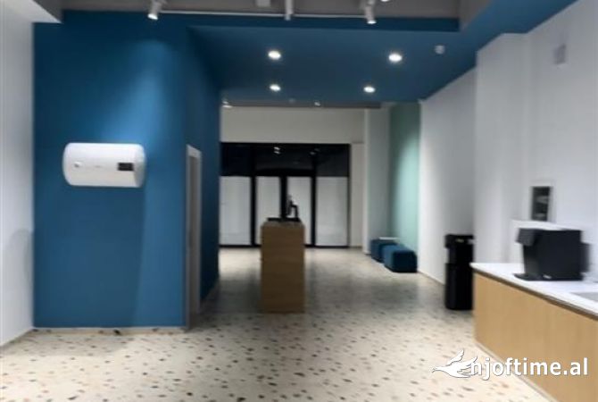 Ambiente Commerciale in Affitto 1+1 a Tirana - 1,500 Euro