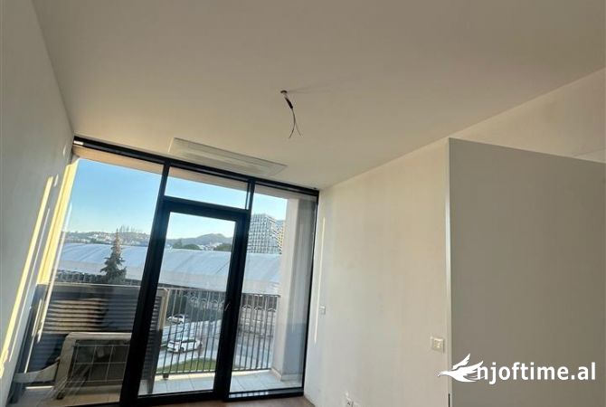 Ambiente Commerciale in Affitto 3+1 a Tirana - 750 Euro