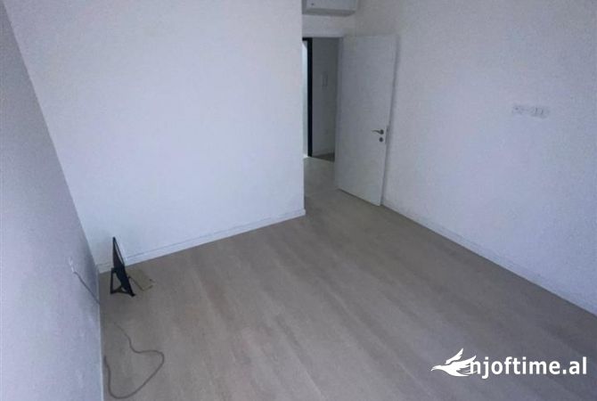 Ambiente Commerciale in Affitto 3+1 a Tirana - 750 Euro