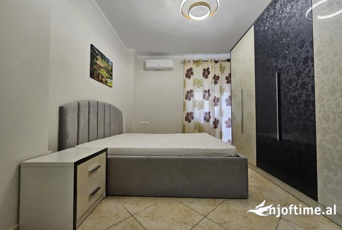 Ambiente Commerciale in Affitto 3+1 a Tirana - 750 Euro