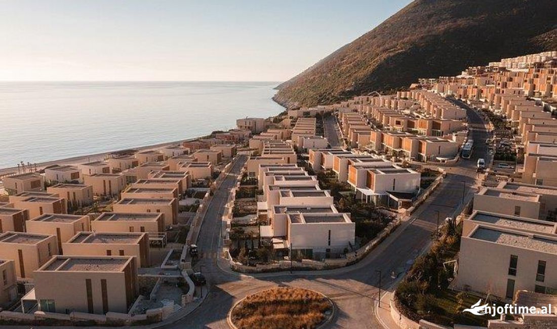 Shtepi ne shitje Apartament ne Himare, 3+1, Mobilimi E mobiluar, Pagesa 1,000,000  Euro.