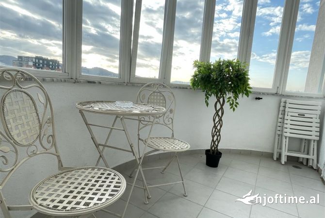 Shtepi me qera Apartament ne Tirane, 2+1, Mobilimi E mobiluar, Pagesa 1,300  Euro.