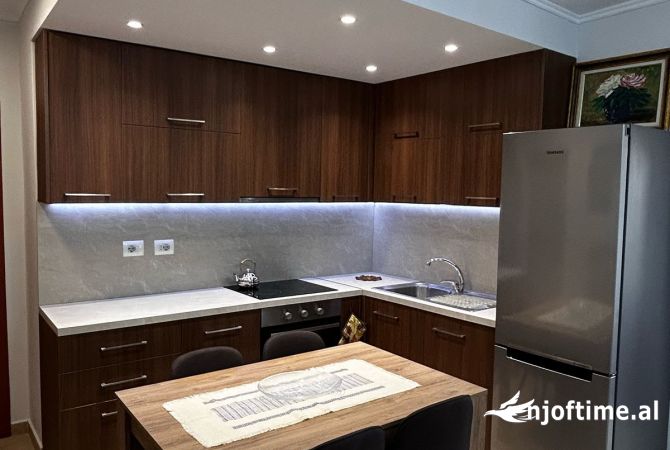 Shtepi me qera Apartament ne Tirane, 1+1, Mobilimi E mobiluar, Pagesa 650  Euro.