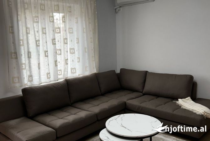 Shtepi me qera Apartament ne Tirane, 1+1, Mobilimi E mobiluar, Pagesa 650  Euro.