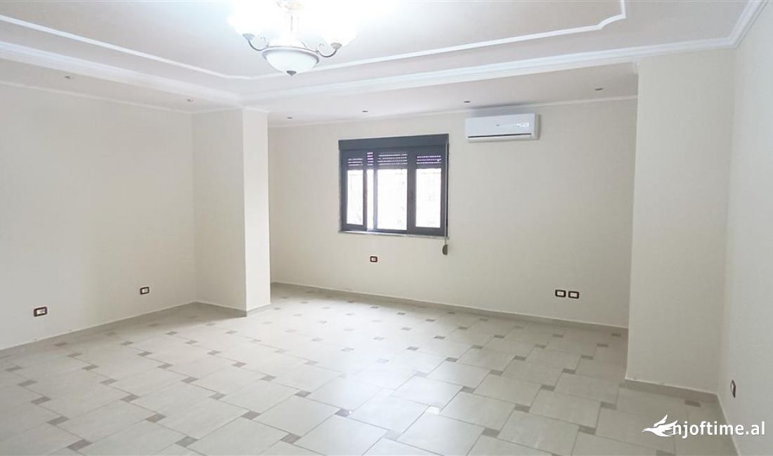 Ambient biznesi 3+1 per qera ne qender