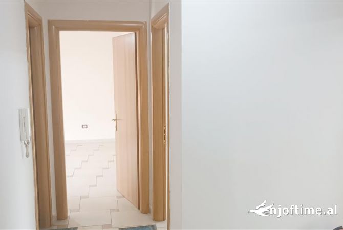 Ambient biznesi 3+1 per qera ne qender