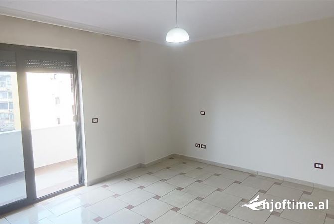 Ambient biznesi 3+1 per qera ne qender