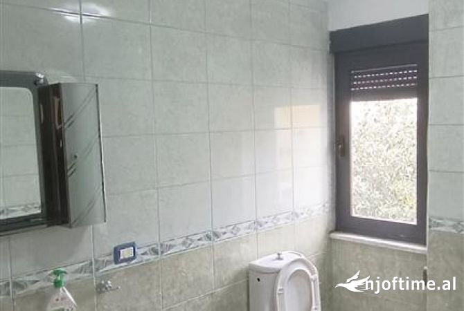 Ambient biznesi 3+1 per qera ne qender