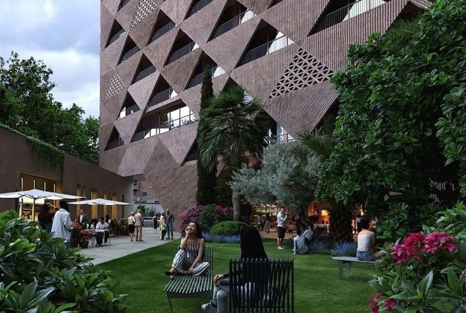 Mansarda(ultimo piano del tetto) in vendita a Tirana 2+1, Vuoto