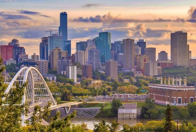 Mansarda(ultimo piano del tetto) in vendita a Tirana 2+1, Vuoto