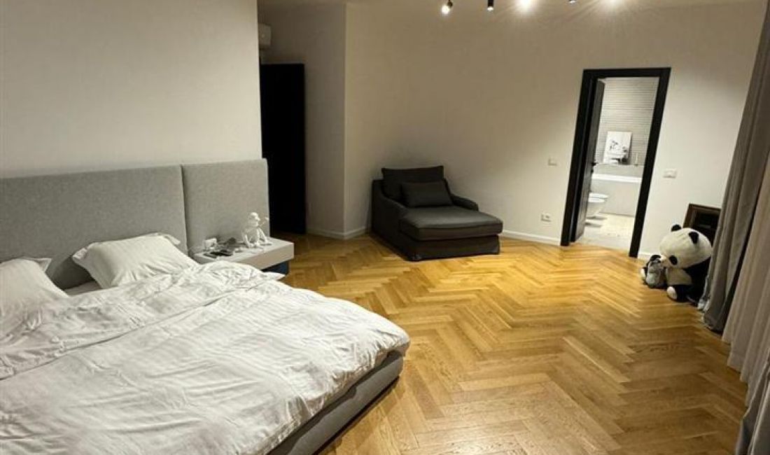 Villa di lusso in vendita a Tirana 4+1, Vuoto