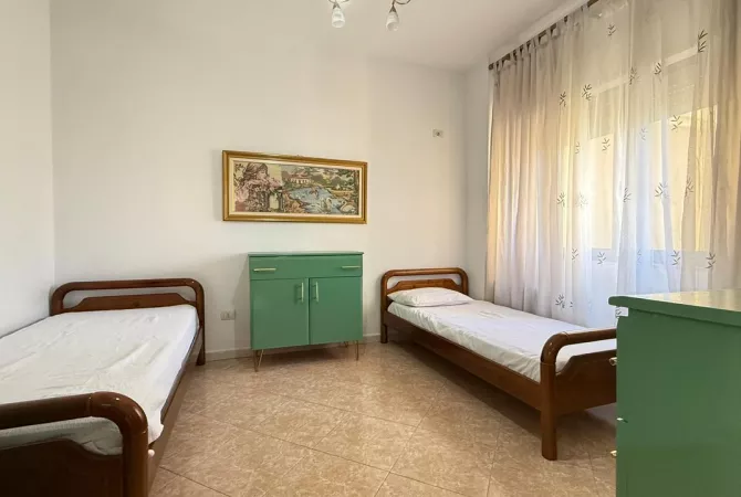 Shtepi me qera Apartament ne Tirane, 2+1, Mobilimi E mobiluar, Pagesa 750  Euro.