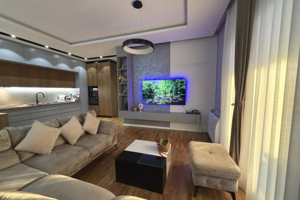 Shtepi ne shitje Apartament ne Tirane, 4+1, Mobilimi E mobiluar, Pagesa 300,000  Euro.