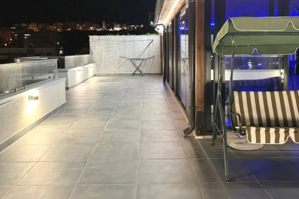 Shtepi ne shitje Apartament ne Tirane, 4+1, Mobilimi E mobiluar, Pagesa 300,000  Euro.