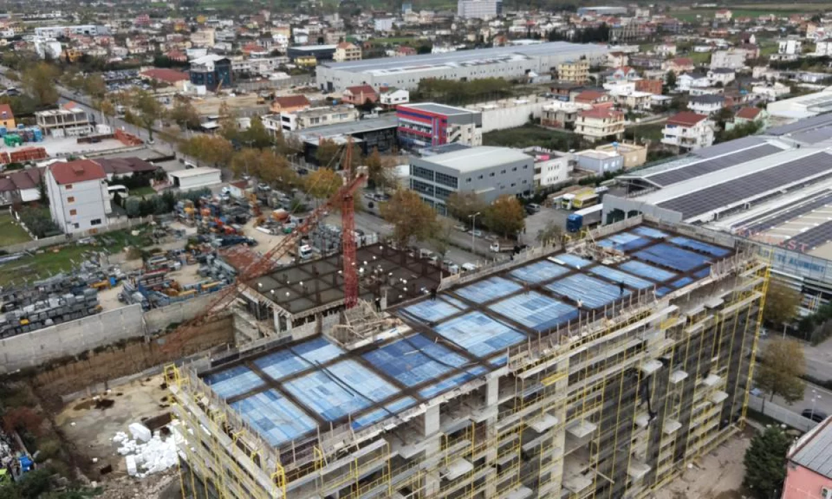 Shtepi ne shitje Apartament ne Tirane, 1+1, Mobilimi Bosh, pa mobiluar, Pagesa 49,400  Euro.