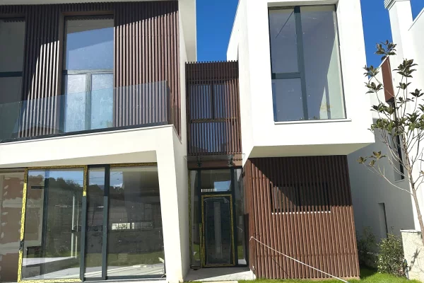 Villa di lusso in vendita a Tirana 7+1, Vuoto