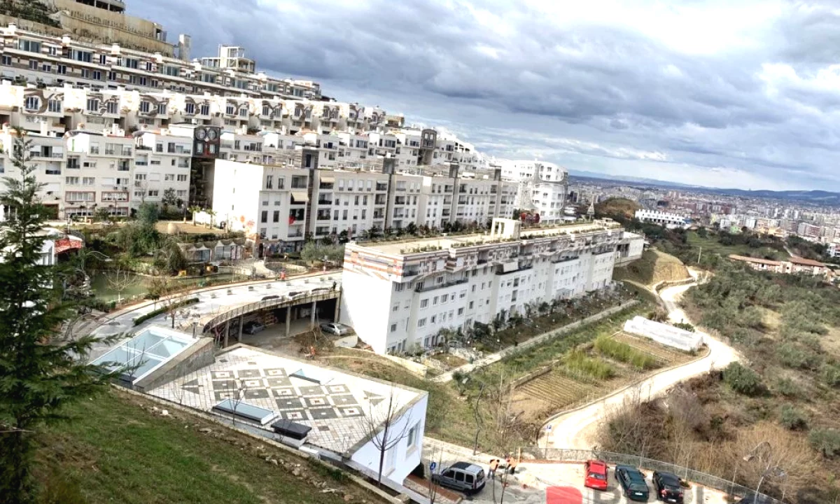 Shtepi ne shitje Apartament ne Tirane, 2+1, Mobilimi Bosh, pa mobiluar, Pagesa 159,000  Euro.