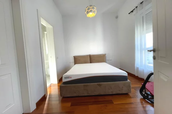 Shtepi me qera Vila Luksoze ne Tirane, 5+1, Mobilimi E mobiluar, Pagesa 5,300  Euro.